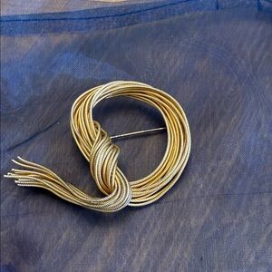 Rare Denicola Elegant Goldtone  Knot Brooch